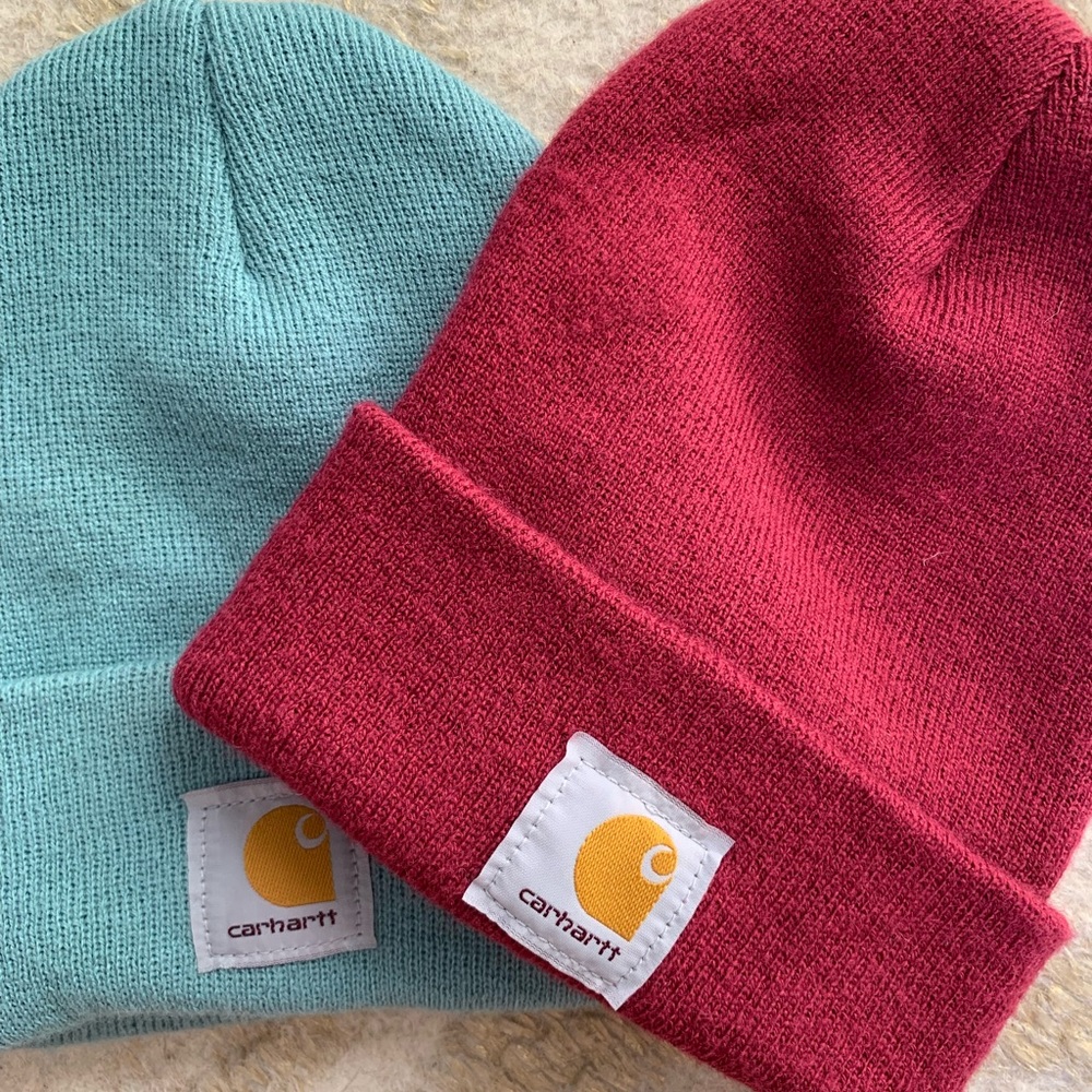Berry red Carhartt beanie
